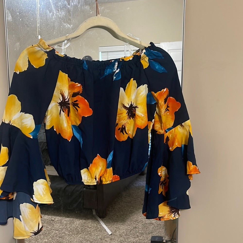 Off shoulders floral top. Only worn once